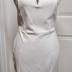 Elegant White Sleeveless Dress